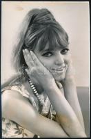 Mary Zsuzsi (1947-2011) énekesnő fotója, 15,5x10 cm