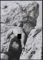 cca 1976 Kakukktojás, 4 db szolidan erotikus fénykép, vintage negatívról készült mai nagyítások, 25x18 cm / 4 erotic photos, 25x18 cm