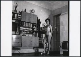 cca 1977 Örömös pillanatok, 3 db szolidan erotikus fénykép, vintage negatívról készült mai nagyításo...