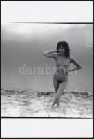 cca 1978 Természetes életmód, 3 db szolidan erotikus fénykép, vintage negatívról készült mai nagyítá...