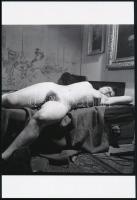 cca 1975 Lányok, asszonyok, 3 db szolidan erotikus, vintage negatívról készült mai nagyítások, 25x18...