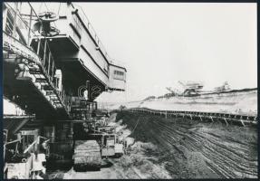 cca 1974 Visonta és Gyenesdiás - Külszíni bányák, 2 db vintage fotó feliratozva, 23x18 cm és 16x23 cm