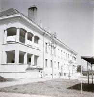 cca 1968 Kecskeméti városképek, épületek, életképek, Medgyesi László 13 db vintage negatív felvétele...