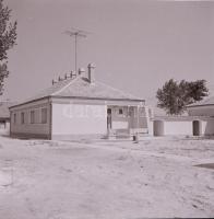 cca 1968 Kecskeméti városképek, épületek, életképek, Medgyesi László 13 db vintage negatív felvétele...