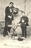 Fiatal cigányzenész gyerekkel, pezsgő, folklór; Divald Károly kiadása / young gypsy musician with kid, champagne, folklore
