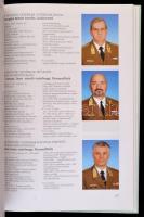 A honvédelem négy éve 2002-2006. Szerk.: Dr. Fapál László. Bp., 2006, Honvédelmi Minisztérium, Hm Zr...