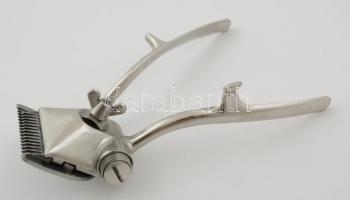 Régi fém mechanikus hajvágó, jelzett, műbőr tokban, h: 13 cm