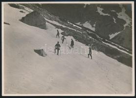 cca 1910-1915 Magas-Tátra, Feljárat az Öt-tóhoz, Erdélyi Mór felvétele, hátulján feliratozva, 11,5×16 cm / Vysoké Tatry / High Tatras, vintage photo, 11,5×16 cm