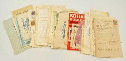 cca 1790-1900 Kis magyar kereskedelemtörténet. 55 db fejléces számla, reklámkártya, majdnem mind különféle magyar kisiparosoktól, kereskedőktől, sok igényes grafikával. Több vendéglő, fogadó és hotel számla is. Látványos, ritka gyűjtemény