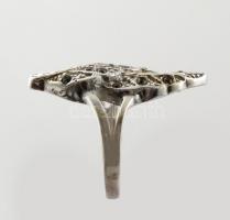 Ezüst(Ag) apró kövekkel díszített gyűrű, jelzett, méret: 54, bruttó: 3,4 g