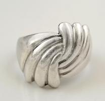 Ezüst(Ag) szalagos gyűrű, jelzett, méret: 57, nettó: 7,2 g