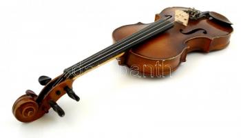 cca 1960 Magyar hegedű vonóval, tokkal, jó állapotban