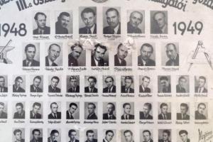 cca 1949 Ujpesti Állami Felsőipariskola Gépészeti tagozat III. A osztályának végzett hallgatói, Majt...