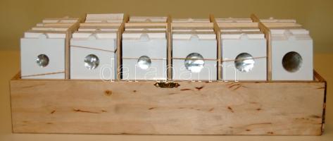 Hartberger összetapasztható éremtok, cca 1000db, 11klf méretben, saját fadobozában