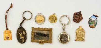 8 db fém emlék kulcstartó, 1 db Tihanyi emlék kisméretű kép keretben
