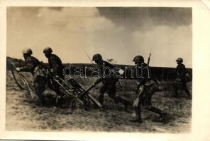 1941 Második világháborús szovjet gyalogsági katonák / WWII Soviet military, infantry, photo (fa)