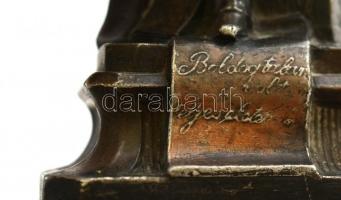 'Boldogtalan voltam tejes életemben.' spiáter szobor, jelzett. m: 15 cm