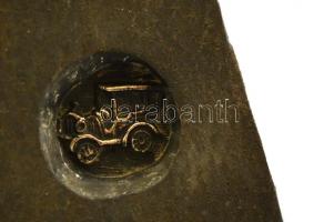 'Boldogtalan voltam tejes életemben.' spiáter szobor, jelzett. m: 15 cm