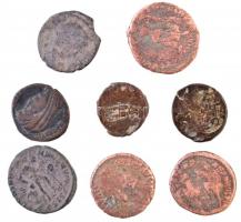 8db-os vegyes római kisbronz tétel, közte hamis darabokkal is, benne Gratianus, I. Constantinus, I. ...