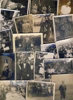 Fényképek dobozban fpleg a 30-as évekből, közte sport forók