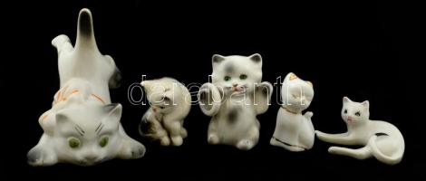 5 db porcelán macska figura, köztük jelzettek, különböző méretben