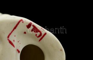 5 db porcelán macska figura, köztük jelzettek, különböző méretben