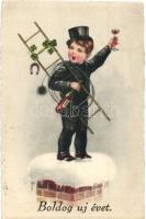 7 db RÉGI újévi motívumlap, üdvözlőlapok, kéményseprő, néhány litho / 7 pre-1945 New Year motive cards, greeting cards, chimney sweeper, some litho