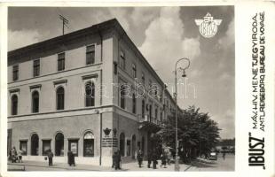 Kolozsvár, Cluj; Mátyás király tér, Rhédey ház, IBUSZ, MÁV hivatalos menetjegyiroda épülete, automobil / square, house, ticket office, automobile (EK)