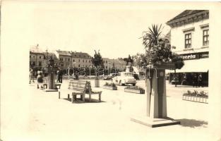 1940 Kolozsvár, Cluj; Mátyás király tér, szobor, automobilok / square, statue, automobiles, "Kolozsvár visszatért" So. Stpl., photo