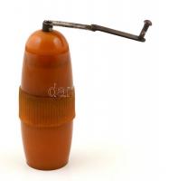 Retro csehszlovák bakelit fűszerdaráló, jelzett, m: 15 cm