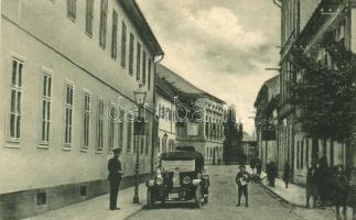 Komárom, Komárno; Megye utca, automobil, újságárus fiú, L. H. K. 38. / street, automobile, newspaper boy