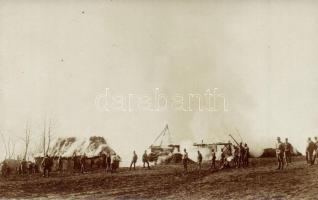 1916 Visszavonulás a galíciai Zagorcén. Termény megsemmisítés tűzzel / WWI K.u.K. military, Retreat in Galicia, Zagórce, destruction of crops, photo