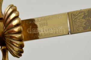 1988 Gazdagon díszített vadász dísztőr, E & F Hörster Solingen pengével, a pengetőnél ajándékozá...