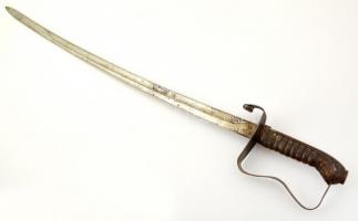 Régi tiszti kard, bőr markolattal, fém hüvellyel, kopásnyomokkal, pengehossz: 82 cm, teljes hossz: 9...