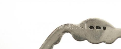 Ezüst (Ag.) tartó, jelzett, kis horpadással, 2 lába görbült, nettó:76 gr, 11,5×7×4,5 cm