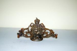 Címeres bronz szekrénydísz