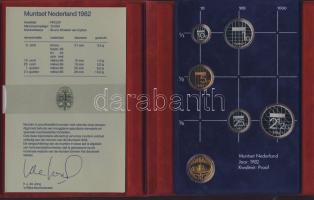 Hollandia 1982. 5c-2 1/2G (5klf db) + zseton forgalmi sor díszszettben T:PP Tanúsítvánnyal! Csak 10000db!