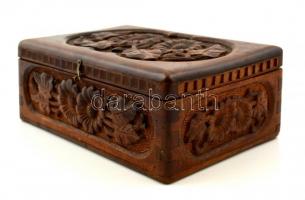 Virágmintás faragott fa doboz, jó állapotban, 23x14x8 cm