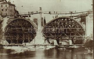 1918 Cividale, Ponte del Diavolo / construction, building of the Devils bridge, photo (kis szakadás / small tear)