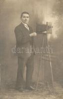 1912 Tokaj, fényképész fényképezőgéppel, photo (EK)