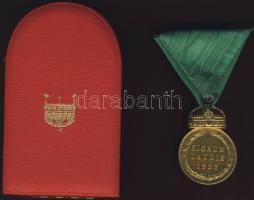 1922. "Signum Laudis" szalaggal, eredeti dobozban T:1 kis korr.