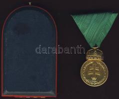 1922. "Signum Laudis" szalaggal, eredeti dobozban T:1 kis korr