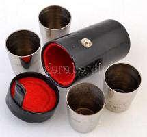 4 db fém úti felespohár, bőr tartóban, d: 3,5 cm