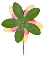 DN Kossuth Lajost ábrázoló, cellulóz, nemzetiszínű szirmokkal díszített fém kitűző (~45mm) T:2 szirm...