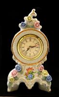 Virágmintás porcelán óra, matricás, ragasztott, működő óraszerkezettel, m: 28 cm