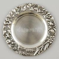 Ezüst(Ag) gyümölcsdíszes tálka, jelzés nélkül, d: 9 cm, nettó: 18,9 g