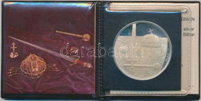 Fülöp Zoltán (1851-) 1978. "Budapest - Parlament / Királyi szent ereklyék" Ag emlékérem to...