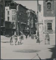 1945 Budapest, háborús pusztítás a Ferenciek terén, 2 db fotó, Budapest Székesfőváros Idegenforgalmi Hivatalának fotólaboratóriumából, hátoldalán feliratozva, 11,5x10,5 és 13x13 cm