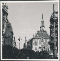 1945 Budapest, háborús pusztítás a Ferenciek terén, 2 db fotó, Budapest Székesfőváros Idegenforgalmi...