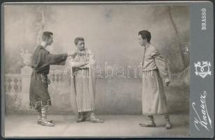 cca 1900 Brassó, színjátszó diákok. keményhátú fotó Knauer Gy. műterméből, 10x14,5 cm / Acting students in Brasov, 10x14,5 cm